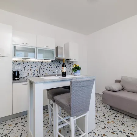 Apartment Nena *